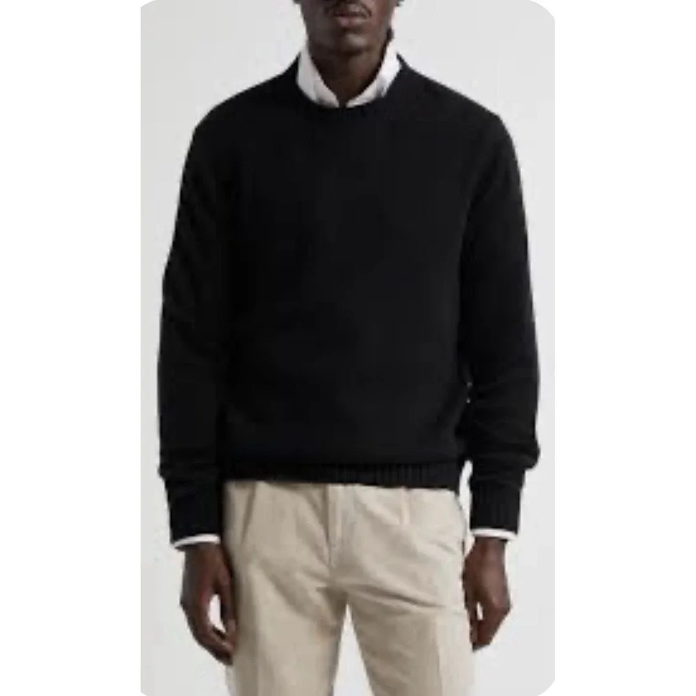 Nordstrom cashmere sweater is a solid black crewneck pullover Size Medium
